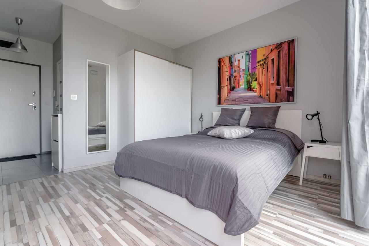 Chill Apartments Wola Center Варшава Екстер'єр фото